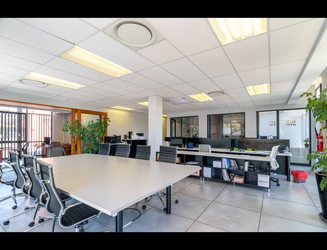 219M² OFFICE FOR SALE IN SIMBA